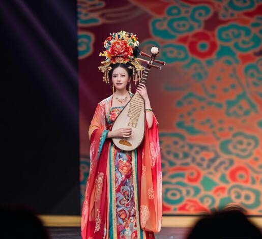 你是我心中最美的云彩 让我用心把你留下来 是哪首歌里的词？